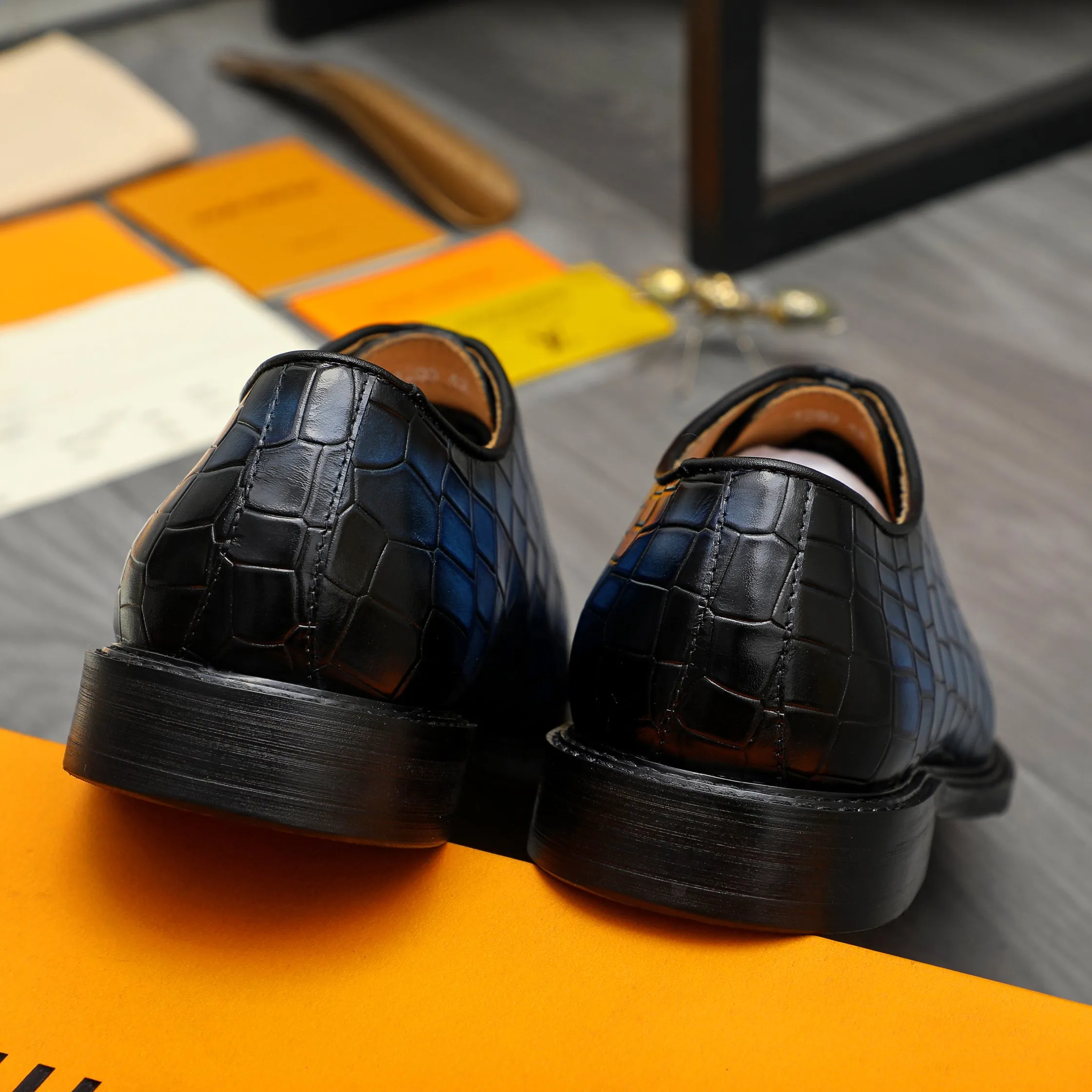 Men's shoes 💰p480 Product trademark: LV (Louis Vuitton) business lace-up leather shoes Regular size: 38-45 (45 is custom-made and non-returnable) Product materials: Selected high-quality color-grabbed stone grain cowhide upper, cowhide lining, rubber outsole